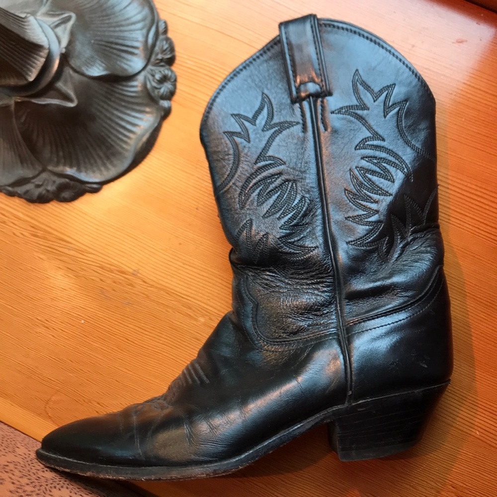 Black leather vintage cowboy boots size 8.5B